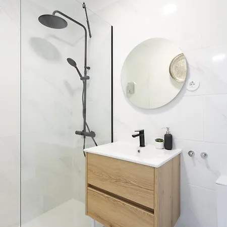 아파트 Cozy And Confy First Floor, Ace Location, 2 Bedrooms