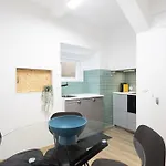 Cozy&confy First Floor, Ace Location, 2 Bedrooms *
