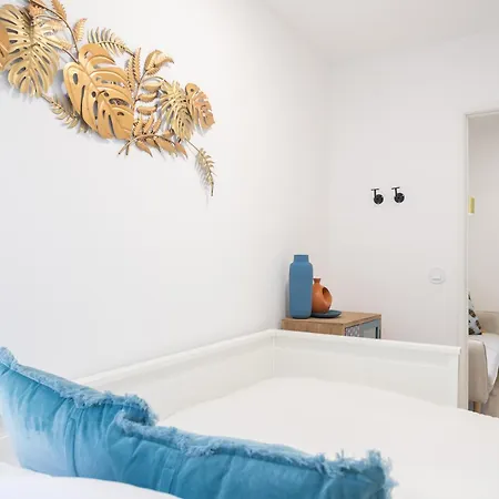 Cozy And Confy First Floor, Ace Location, 2 Bedrooms * リスボン